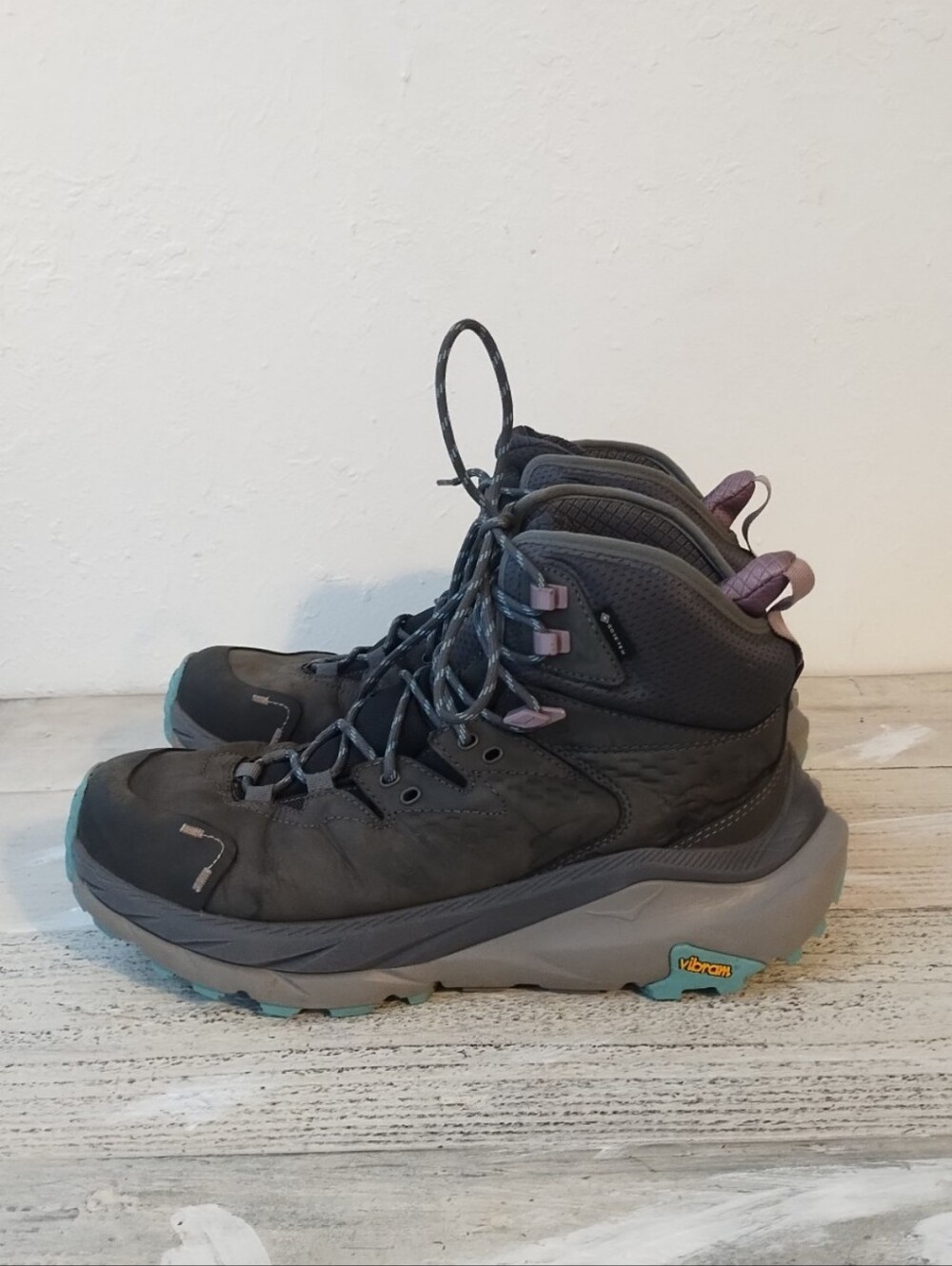 Hoka One One U.S.A women's size 10.5Kaha 2 mid gtx gore-tex hiking boot shoes,